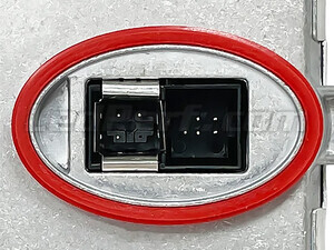 Zoom on the connector of the Xenon ballast for Chevrolet Camaro (VI)