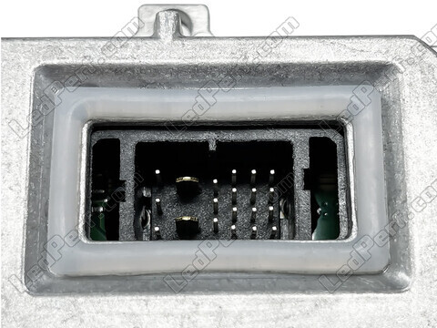 Zoom on the connector of the Xenon ballast for Mercedes-Benz S-Class (W220)